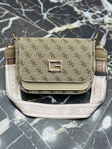 Guess askılı çanta