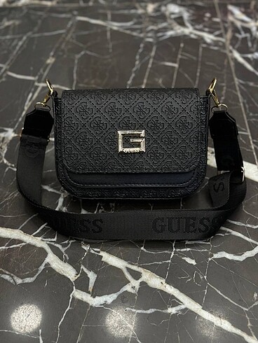 Guess askılı çanta