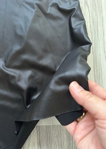 Siyah V Yaka Kadın deri blüz - Görsel 3