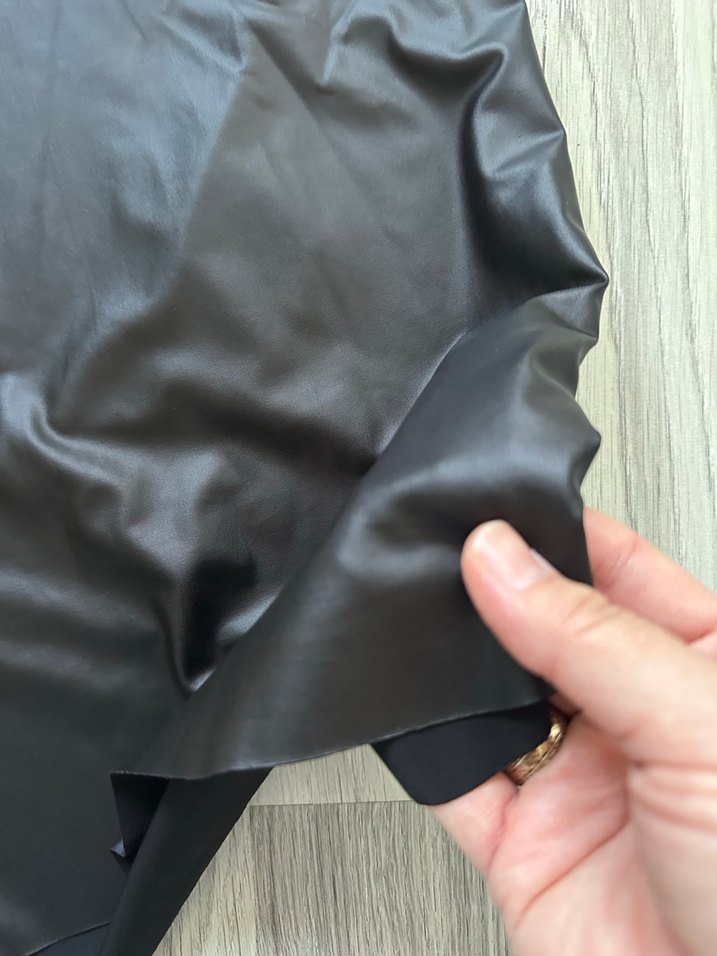 Siyah V Yaka Kadın deri blüz - Görsel 3