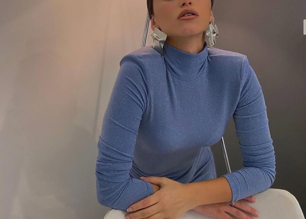 Yüksek Yakalı Atletik Midi Elbise - Görsel 2