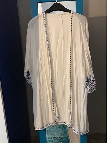 Kolları işlemeli kimono