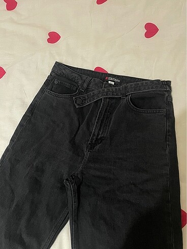 Paçası Yırtmaçlı Pantolon