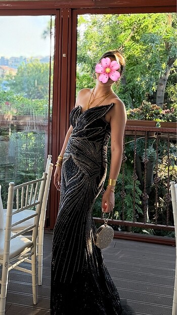 İşlemeli gece elbisesi