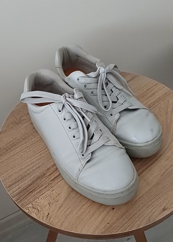 Beyaz Minimalist Kadın Spor Ayakkabı - Görsel 3