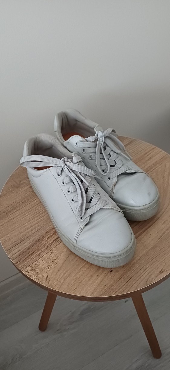 Beyaz Minimalist Kadın Spor Ayakkabı - Görsel 3