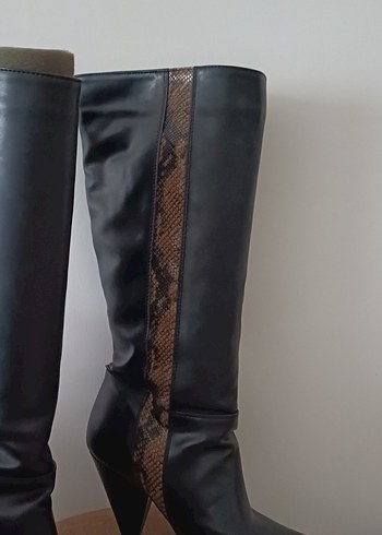 Yılan Desenli  Diz Boyu Deri Çizme - Görsel 4