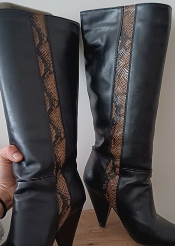Yılan Desenli  Diz Boyu Deri Çizme - Görsel 2