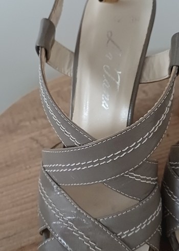 Bej Deri Yılan Desenli Topuklu Kadın Ayakkabı - Görsel 4