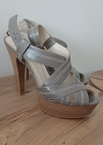 Bej Deri Yılan Desenli Topuklu Kadın Ayakkabı - Görsel 2