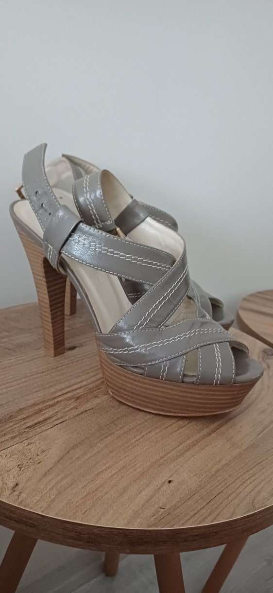 Bej Deri Yılan Desenli Topuklu Kadın Ayakkabı - Görsel 2