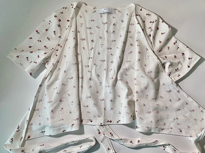 Bershka BAĞLAMALI ORTA KOLLU BLUZ