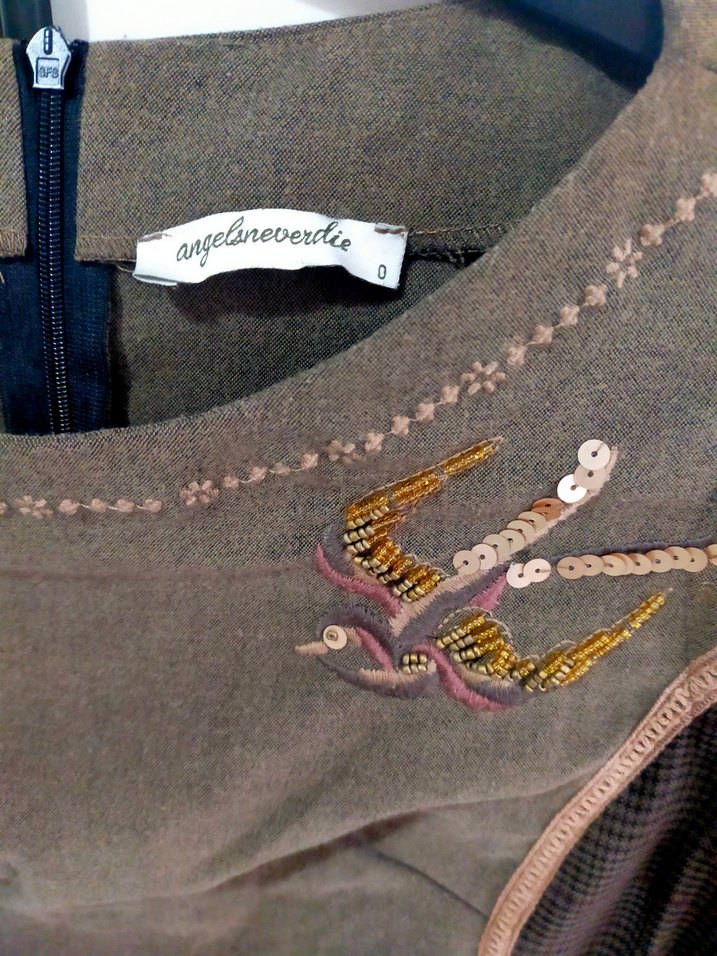 Uzun Kollu İşlemeli Kahverengi Midi Elbise - Görsel 4