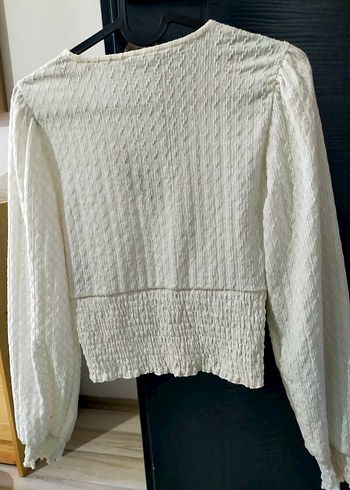 Beyaz V Yakalı Örgü Detaylı Kadın Bluz - Görsel 2