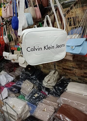 Beyaz renk Calvin klein
