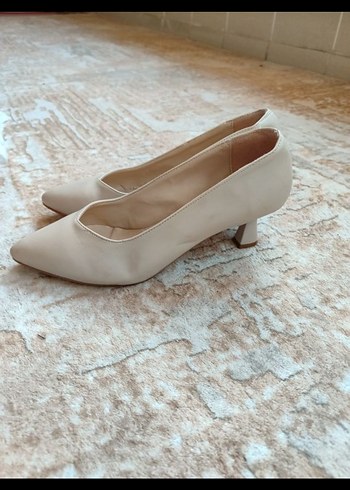 Bej Minimalist Stiletto Topuklu Kadın Ayakkabı
