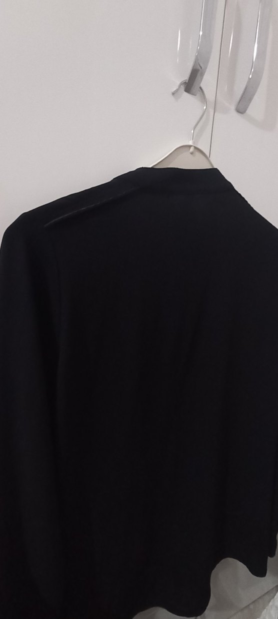 Düğmeli Siyah Gömlek - Görsel 3