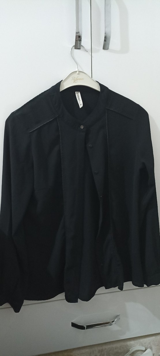 Düğmeli Siyah Gömlek - Görsel 5