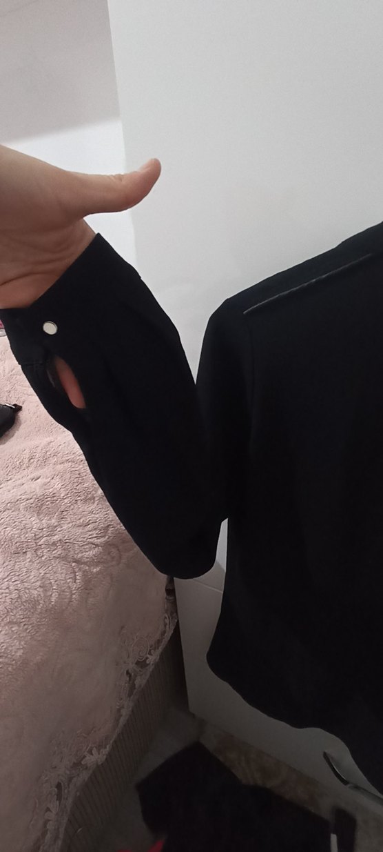 Düğmeli Siyah Gömlek - Görsel 4