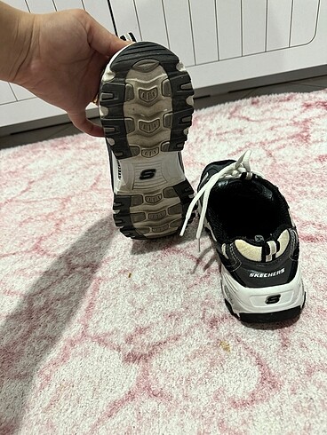 36 Beden siyah Renk Skechers ayakkabı