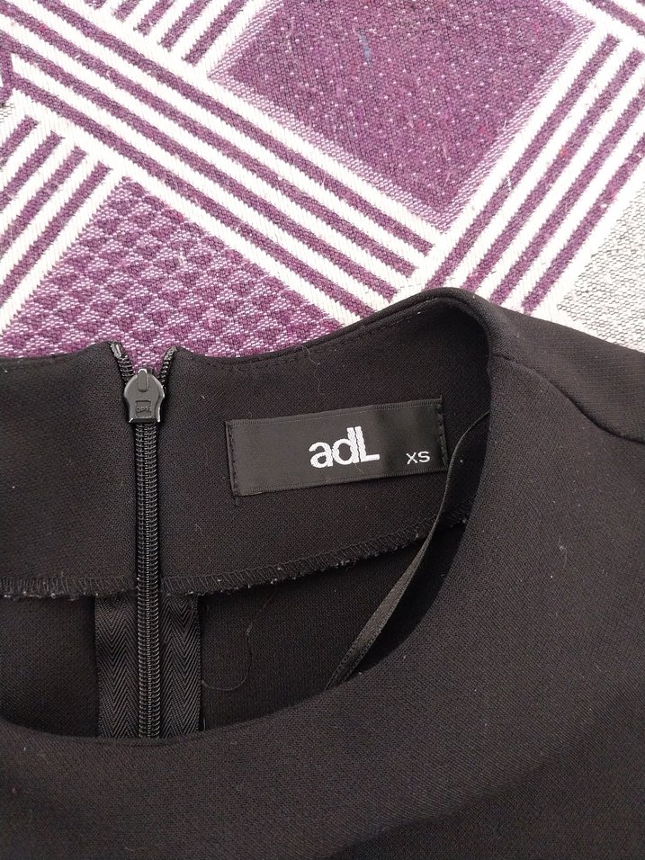 Siyah Midi Kısa Kollu Minimalist Elbise - Görsel 3