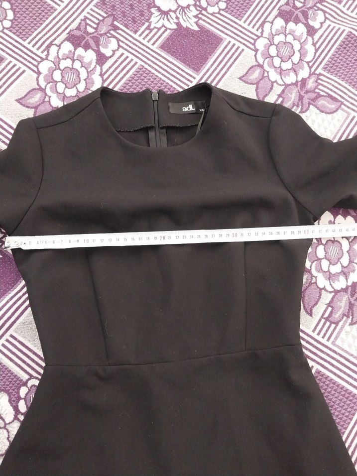 Siyah Midi Kısa Kollu Minimalist Elbise - Görsel 4