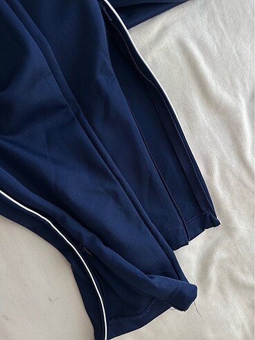 Adidas paçası fermuarlı eşofman