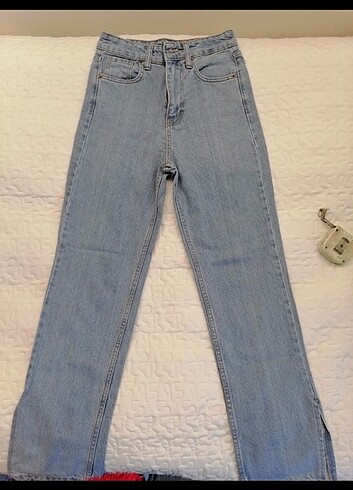 Paçası Yırtmaçlı jean pantolon