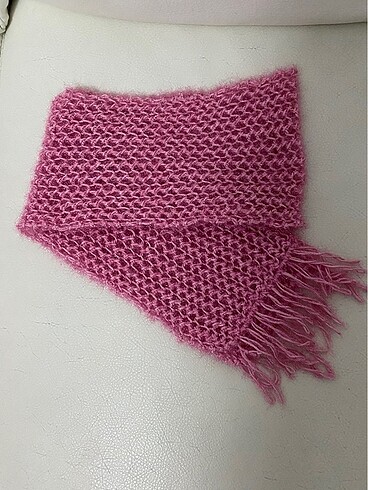 Pembe parlak örgü atkı