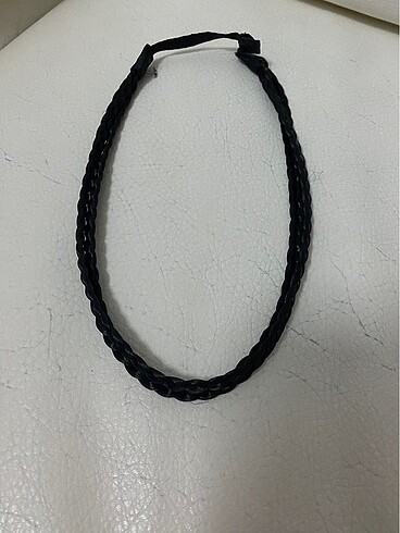 Beden 7 adet ilk fotodaki ve 2 adet lastikli tek tek eklenmiş taç