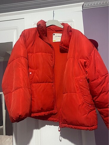 pull& bear kırmızı şişme mont