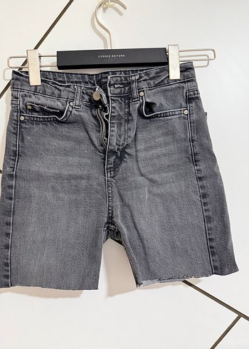 Gri Kemerli Mini Denim Şort - Görsel 4