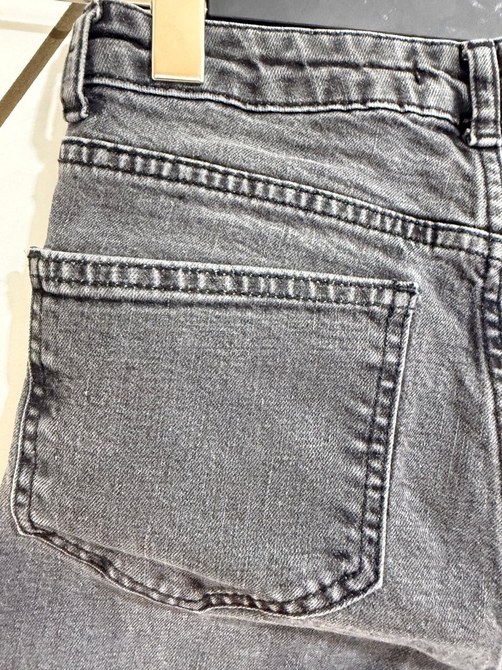 Gri Kemerli Mini Denim Şort - Görsel 3