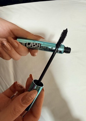 Parlak Turkuaz Essence Boss Maskara - Görsel 3