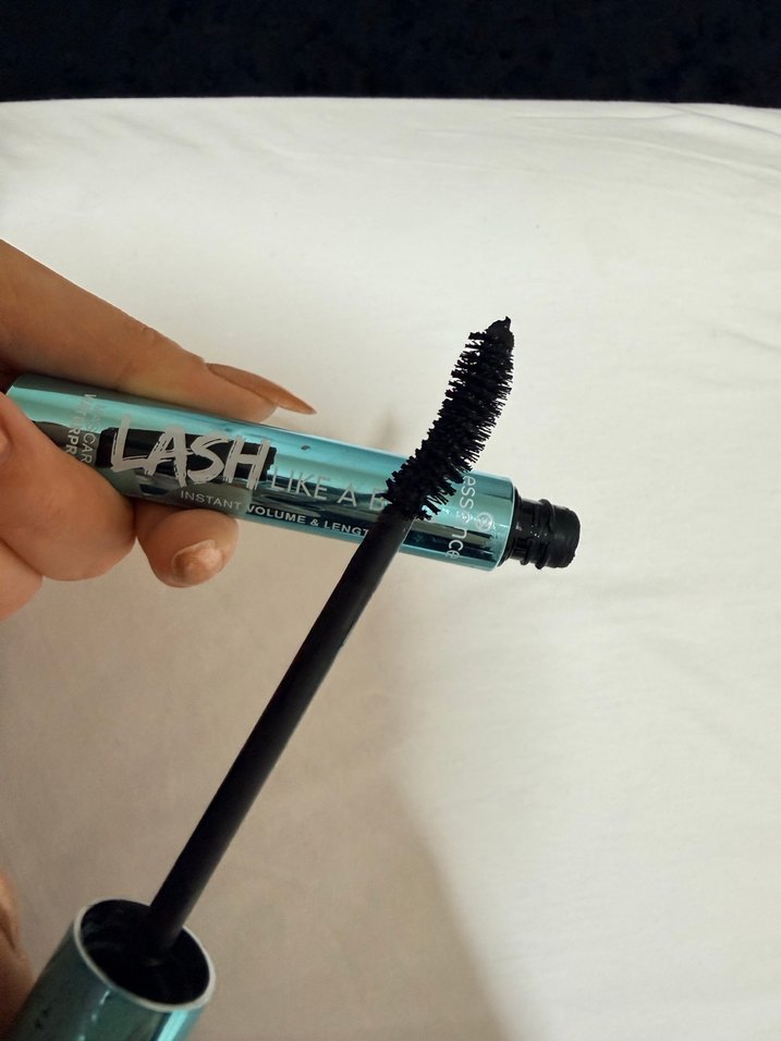 Parlak Turkuaz Essence Boss Maskara - Görsel 4