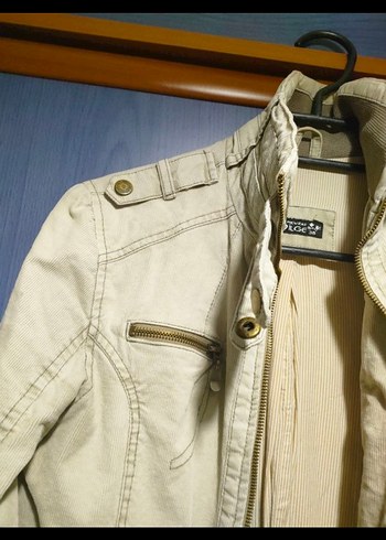 Düğmeli Bej Kadın Ceket - Görsel 3