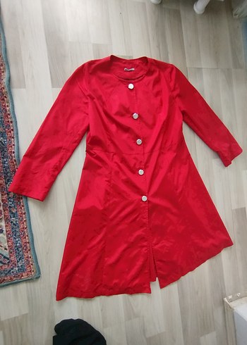 Düğmeli Kırmızı Kadın Uzun Kaban