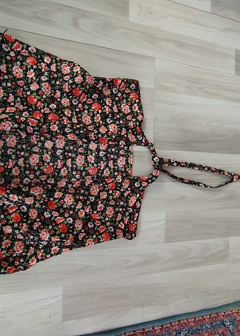 38 Beden çeşitli Renk Çiçek Desenli V Yakalı Kısa Bluz