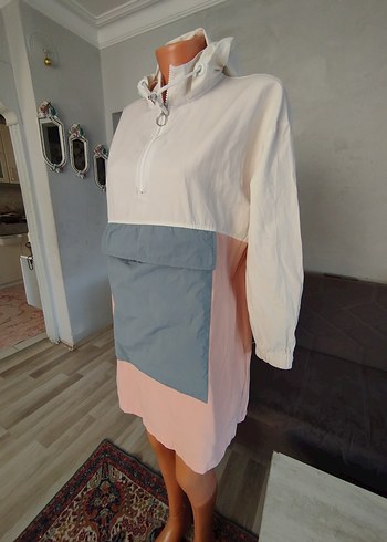 Drapeli Beyaz Mini Yağmurluk - Görsel 5