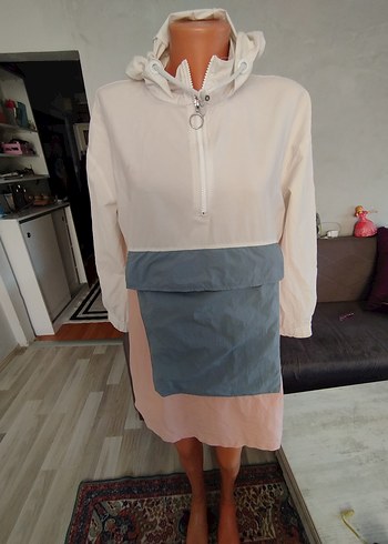 Drapeli Beyaz Mini Yağmurluk - Görsel 4