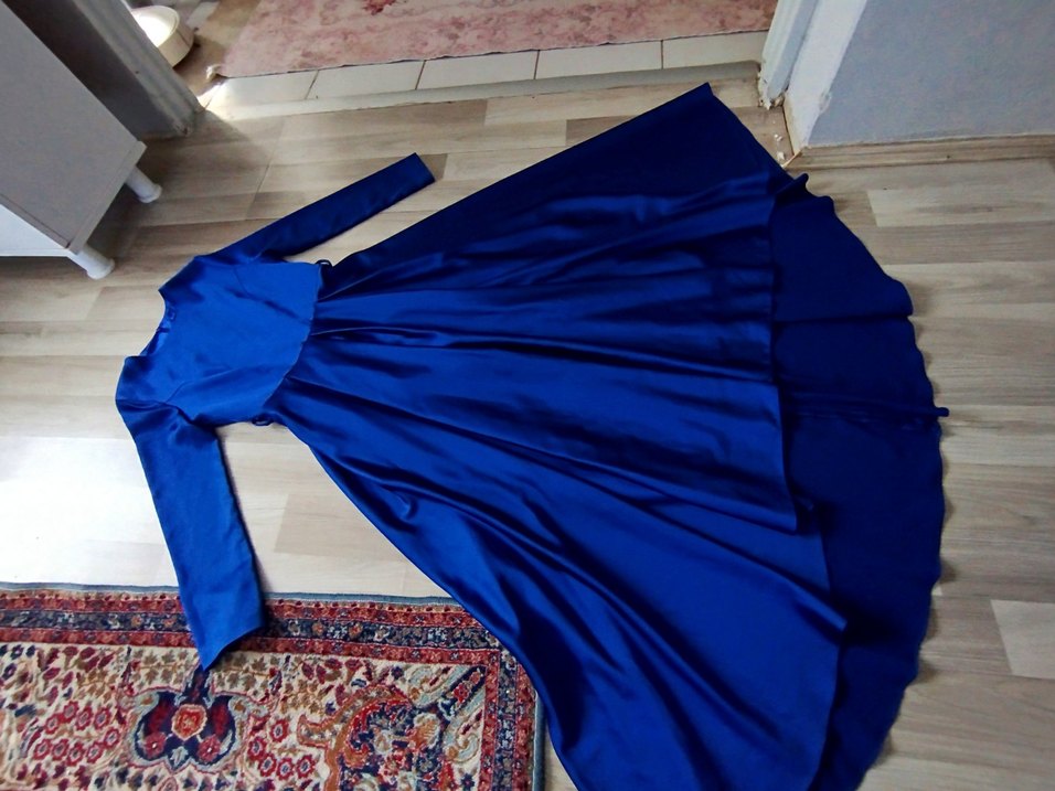 Uzun Kollu Parlak Mavi Kadın Elbise - Görsel 3