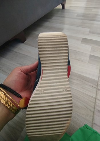 39 Beden Kadın Renkli Kemerli Dolgu Topuklu Ayakkabı Biriki defa kullan