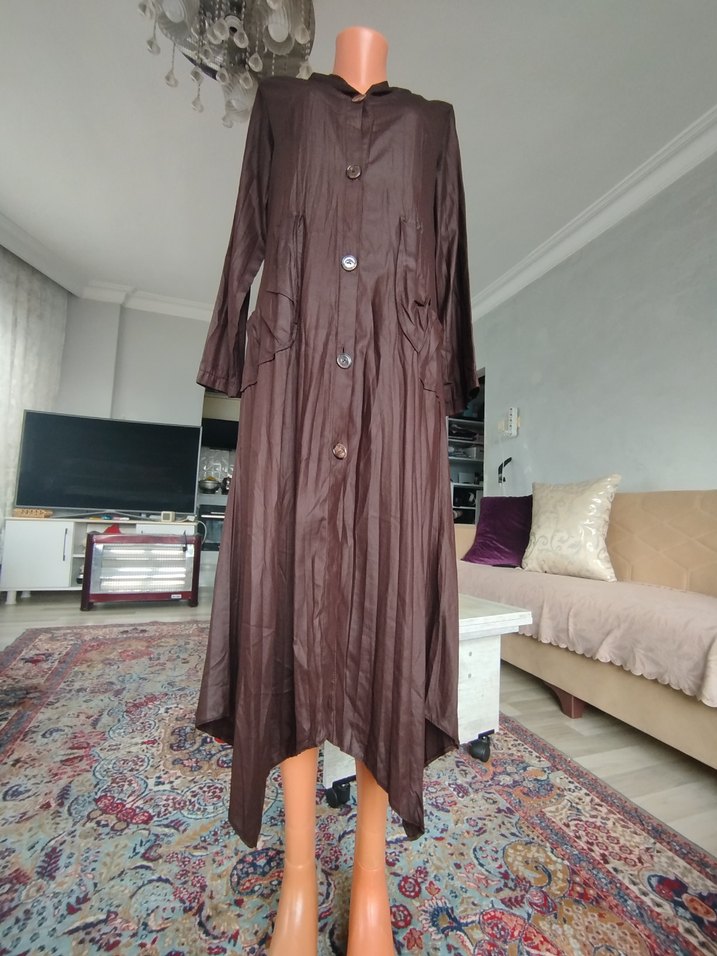 Düğmeli Kahverengi Uzun Keten Kadın Yağmurluk - Görsel 3