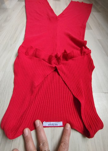 Kırmızı V Yaka Fırfırlı Mini Tulum - Görsel 6