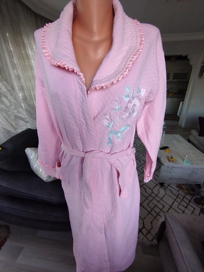 Nakışlı Uzun Pembe Kadın Bornoz - Görsel 3