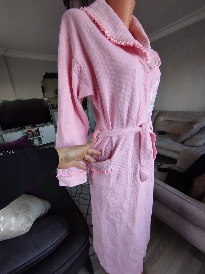 Nakışlı Uzun Pembe Kadın Bornoz - Görsel 5