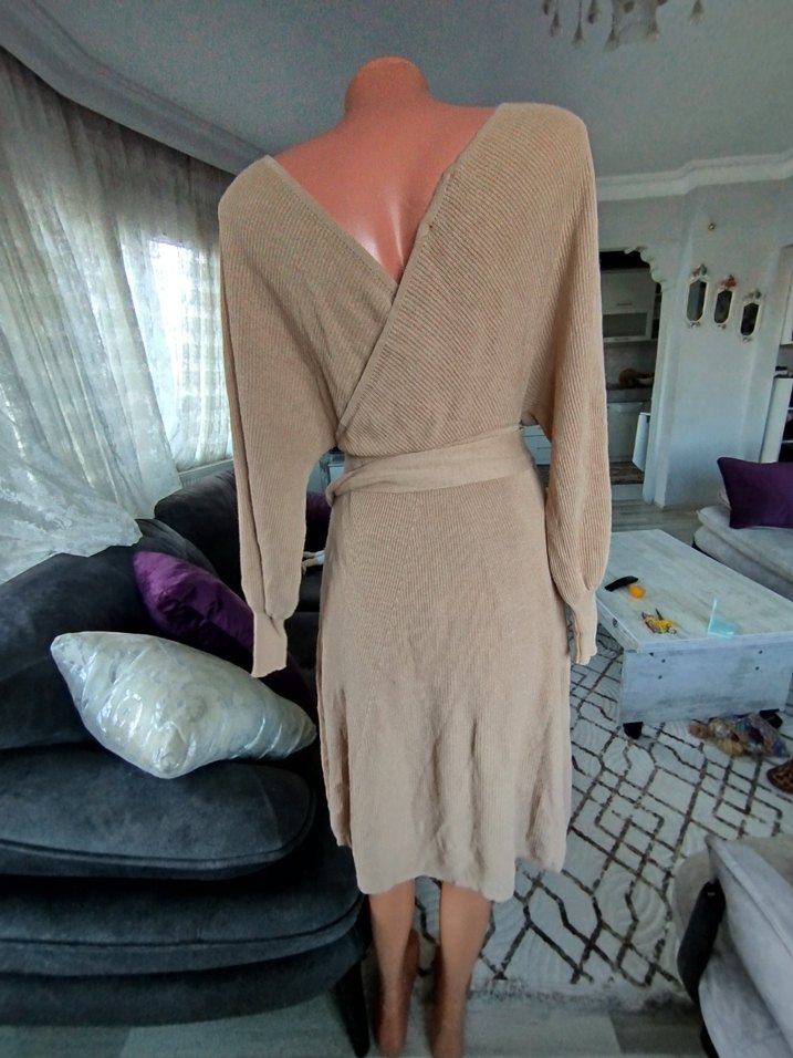 Bej V Yakalı Uzun Örme Elbise - Görsel 3