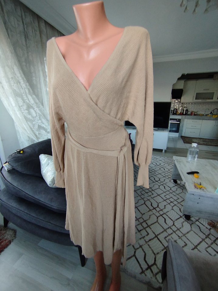 Bej V Yakalı Uzun Örme Elbise - Görsel 5