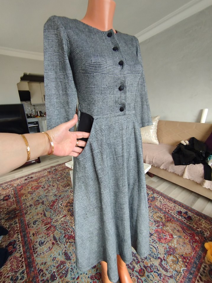 Düğmeli Gri Uzun Kadın Elbise - Görsel 5