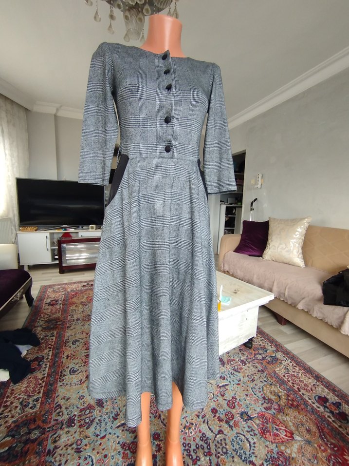 Düğmeli Gri Uzun Kadın Elbise - Görsel 4